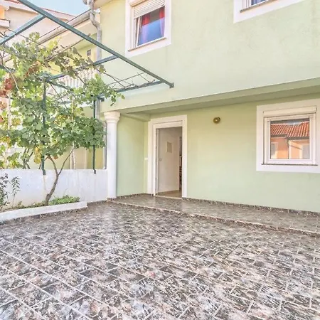 Apartment In With Sea View, Terrace, Air Conditioning, Wi-fi