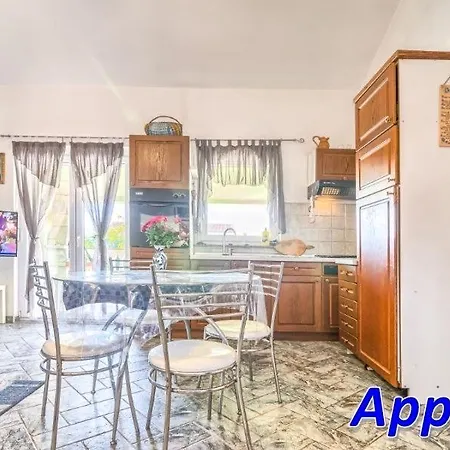 In With Sea View, Terrace, Air Conditioning, Wi-fi Apartment