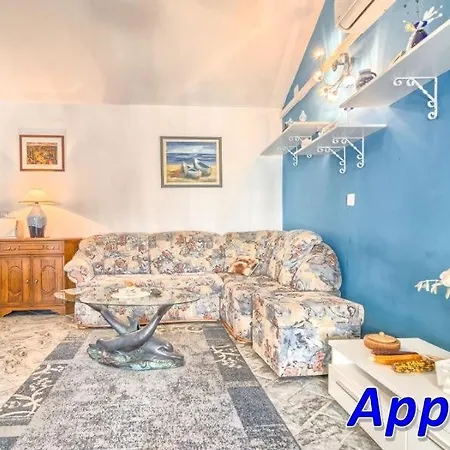 In With Sea View, Terrace, Air Conditioning, Wi-fi *