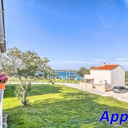 In With Sea View, Terrace, Air Conditioning, Wi-fi * Medulin