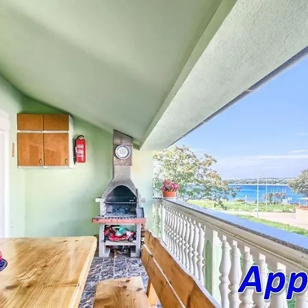 In With Sea View, Terrace, Air Conditioning, Wi-fi *